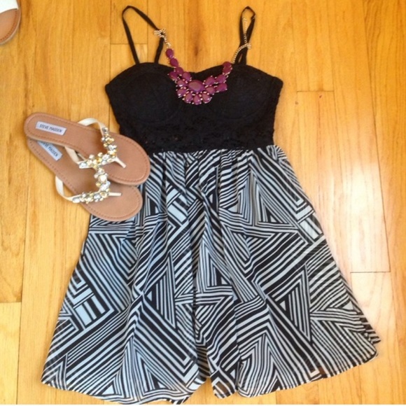 Black and white pattern dress - Picture 1 of 3